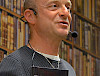 Jonas Gardell praat over zijn boek Torka aldrig tårar utan handskar 1. Kärleken (foto: Wikipedia)